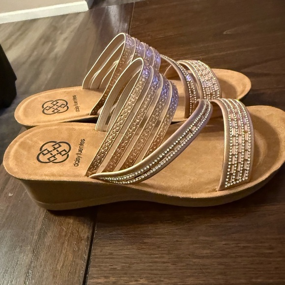 Daisy Fuentes gorgeous sandals size 7.5 - Picture 4 of 9